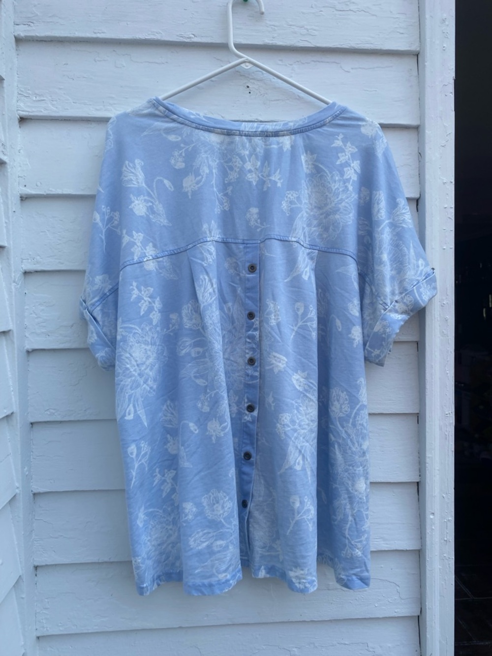 Jane and Delancey Light Blue Floral Short Sleeve Tee - Picture 5 of 7